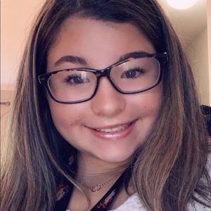 Meet your Posher, Mia